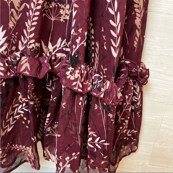 Calvin Klein Short Sleeve V Neck
Burgundy Floral Maxi Dress w/tie waist - Picture 2 of 5